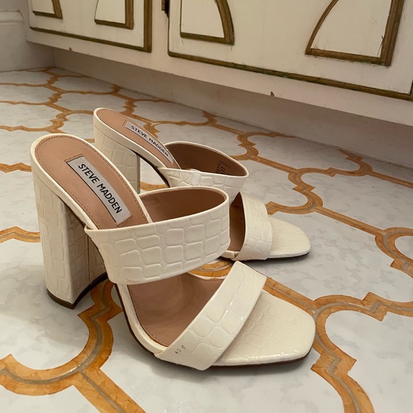 White Steve Madden Sandals - Picture 3 of 3